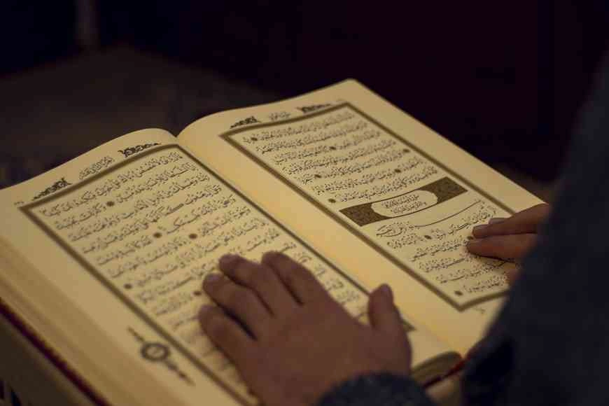 Contoh Iqlab dalam Al-Qur'an